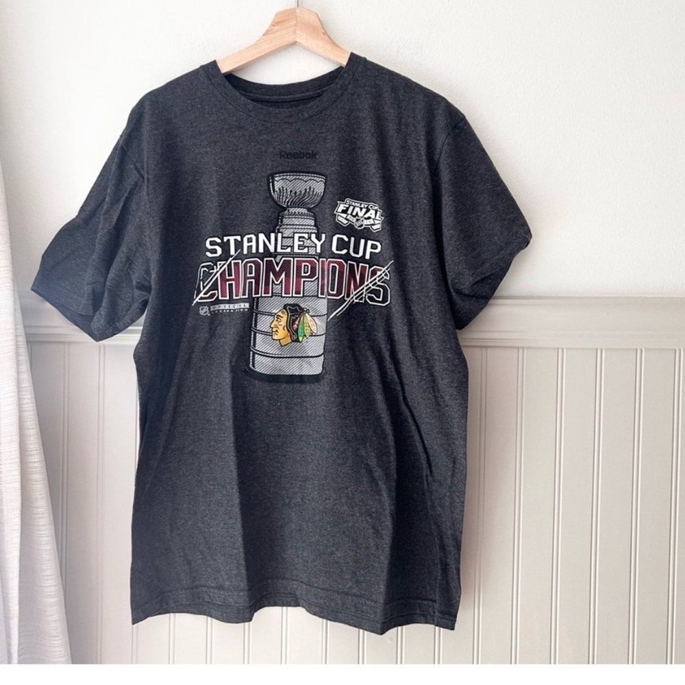 Reebok Men’s Large Gray Stanley Cup Champions Chicago Blackhawks Tee Shirt